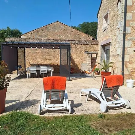 بيت للعطل Au Calme Avec Parking Prive Lavoux
